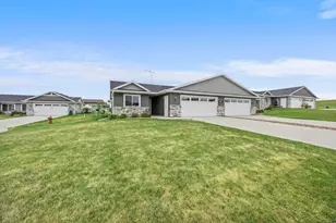 885 Tall Grass Ct, Wanamingo, MN 55983 - Photo 1
