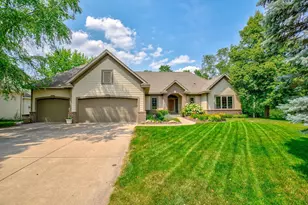 5619 Cottonwood Ct, Shoreview, MN 55126 - Photo 2