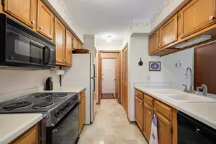 14389 Bedford Dr, Eden Prairie, MN 55346 - Photo 18