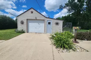 819 2nd St SW, Pipestone, MN 56164 - Photo 10