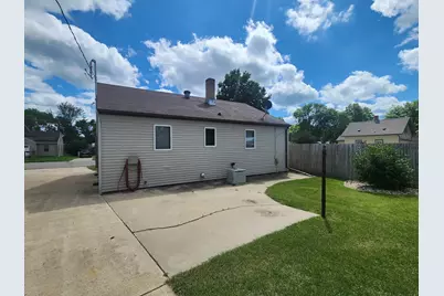 819 2nd Street SW, Pipestone, MN 56164 - Photo 8