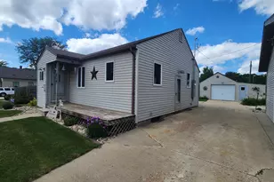 819 2nd St SW, Pipestone, MN 56164 - Photo 2