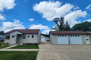 819 2nd St SW, Pipestone, MN 56164 - Photo 4