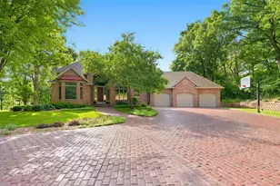 720 Timber Ln, Shoreview, MN 55126 - Photo 4