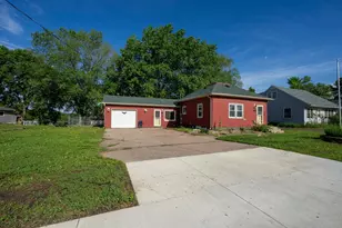 610 N 4th St, Le Sueur, MN 56058 - Photo 1