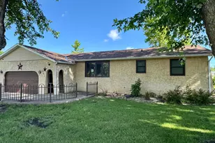 126 S 1st St, Bird Island, MN 55310 - Photo 2