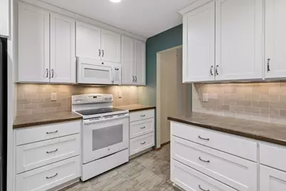 13410 Parkwood Drive, Burnsville, MN 55337 - Photo 10