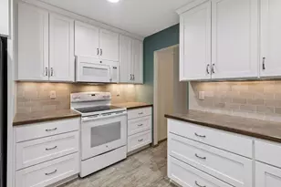 13410 Parkwood Dr, Burnsville, MN 55337 - Photo 10
