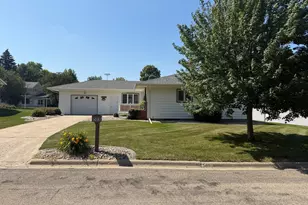 505 Central Ln, Luverne, MN 56156 - Photo 6