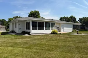 505 Central Ln, Luverne, MN 56156 - Photo 4