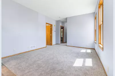 979 Victoria Street N, Saint Paul, MN 55103 - Photo 4