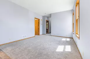 979 Victoria St N, Saint Paul, MN 55103 - Photo 4