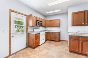 979 Victoria St N, Saint Paul, MN 55103 - Photo 8