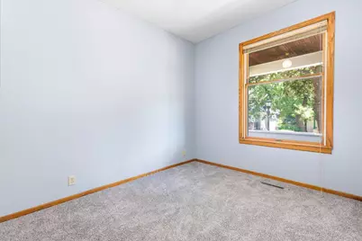 979 Victoria Street N, Saint Paul, MN 55103 - Photo 14