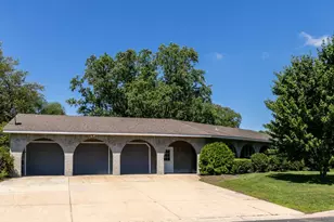 10046 Park Ave S, Bloomington, MN 55420 - Photo 2