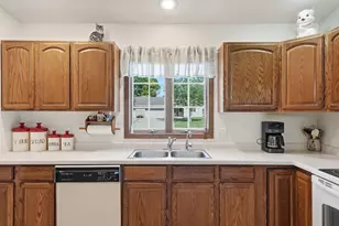 2706 9th St SW, Willmar, MN 56201 - Photo 10