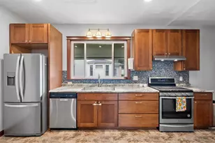 1225 6th St E, Saint Paul, MN 55106 - Photo 8