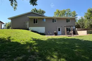 418 1st St, Sandstone, MN 55072 - Photo 2