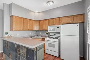 2917 Hemingway Dr, Chaska, MN 55318 - Photo 4