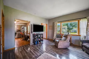 319 E 10th St, Blue Earth, MN 56013 - Photo 4