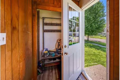 319 E 10th Street, Blue Earth, MN 56013 - Photo 2