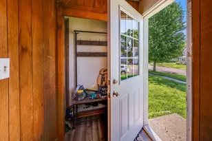319 E 10th St, Blue Earth, MN 56013 - Photo 2
