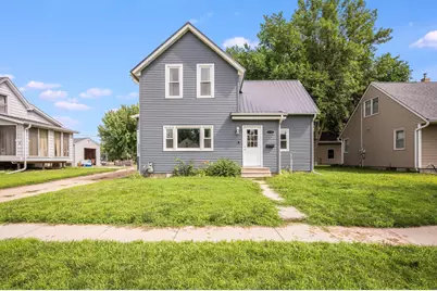 319 E 10th Street, Blue Earth, MN 56013 - Photo 1