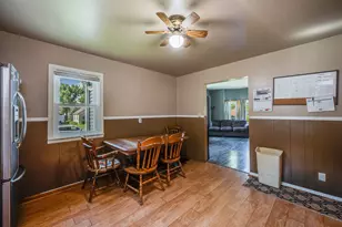 319 E 10th St, Blue Earth, MN 56013 - Photo 6