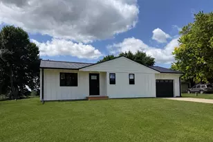 1050 Bluff St NE, Hutchinson, MN 55350 - Photo 1