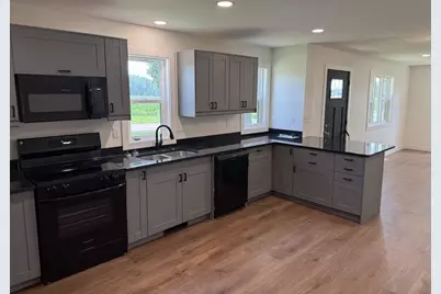 1050 Bluff Street NE, Hutchinson, MN 55350 - Photo 2
