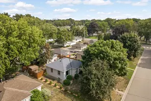 4718 Yates Ave N, Crystal, MN 55429 - Photo 2