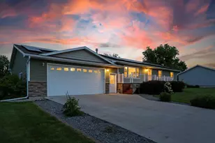219 5th St SE, Madelia, MN 56062 - Photo 2