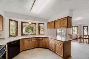 9270 Cornell Rd, Woodbury, MN 55125 - Photo 12