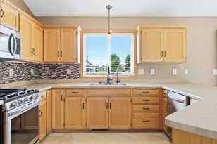 920 S Cedar St, Belle Plaine, MN 56011 - Photo 10