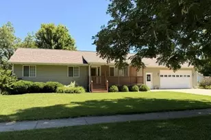 521 11th St, Heron Lake, MN 56137 - Photo 1