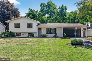2265 Lamplight Dr, Woodbury, MN 55125 - Photo 1