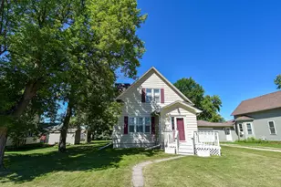 313 State Ave N, Thief River Falls, MN 56701 - Photo 2