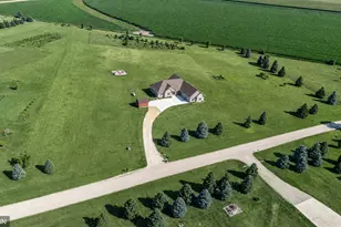 30061 Ashby Ct, Northfield, MN 55057 - Photo 2