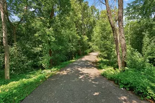 13707 Green Briar Dr, Minnetonka, MN 55305 - Photo 4