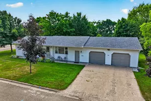 1424 Ash St, Alexandria, MN 56308 - Photo 2