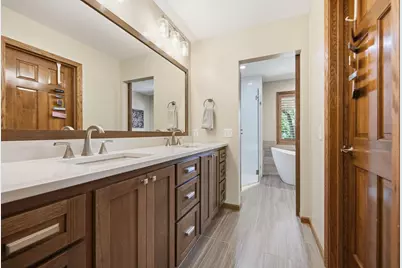 699 Bridle Ridge Road, Eagan, MN 55123 - Photo 32