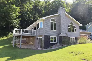 395 Pleasant Hill Dr, Winona, MN 55987 - Photo 2