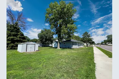 402 N Van Buren Avenue, Springfield, MN 56087 - Photo 4