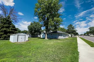 402 N Van Buren Ave, Springfield, MN 56087 - Photo 4