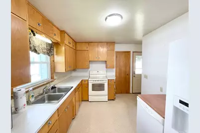 402 N Van Buren Avenue, Springfield, MN 56087 - Photo 20