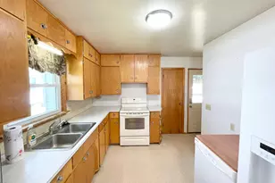 402 N Van Buren Ave, Springfield, MN 56087 - Photo 20