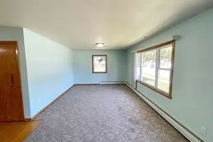 402 N Van Buren Ave, Springfield, MN 56087 - Photo 8