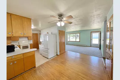 402 N Van Buren Avenue, Springfield, MN 56087 - Photo 14