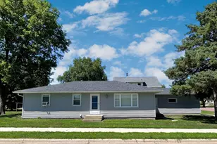 402 N Van Buren Ave, Springfield, MN 56087 - Photo 1
