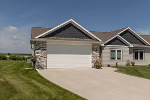 162 Sandstone Dr NW, Eyota, MN 55934 - Photo 2